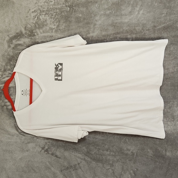 Oakley Other - OAKLEY men's vneck tee shirt